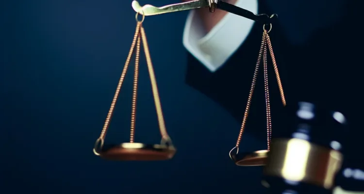 Suç Üstlenme ve Suçluyu Kayırma Suçlarına Genel Bak... ile ilgili Ceza Hukuku hukuk ve adalet temalı görsel